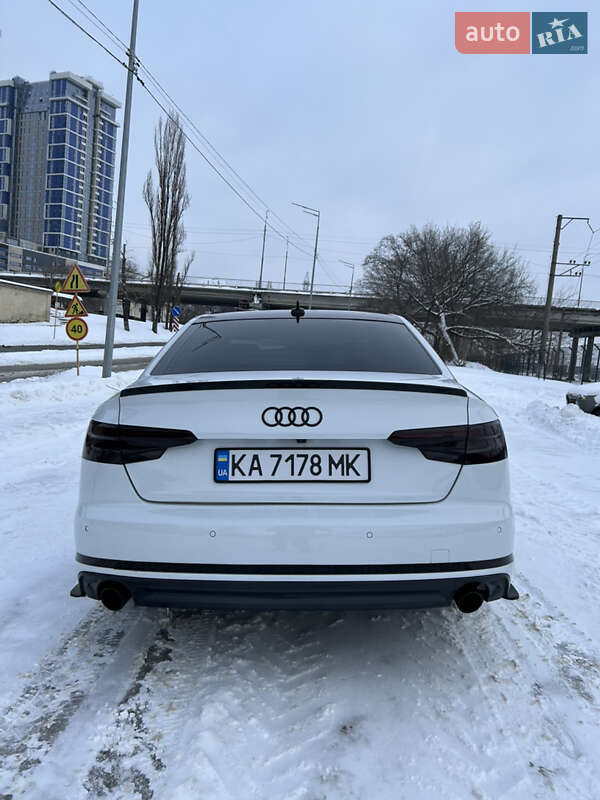 Седан Audi A4 2016 в Киеве
