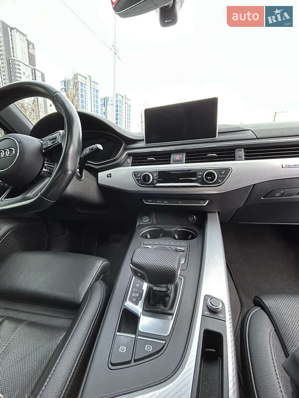 Седан Audi A4 2016 в Киеве