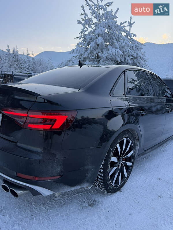 Седан Audi A4 2016 в Киеве