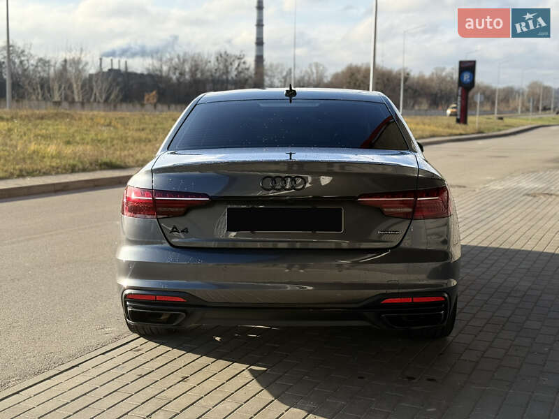 Седан Audi A4 2021 в Киеве