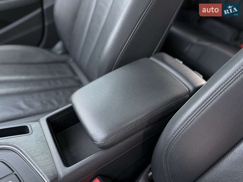 Седан Audi A4 2019 в Львове