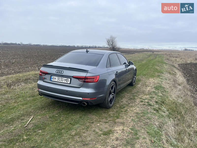Седан Audi A4 2016 в Царичанці