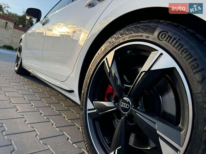 Седан Audi A4 2019 в Львові