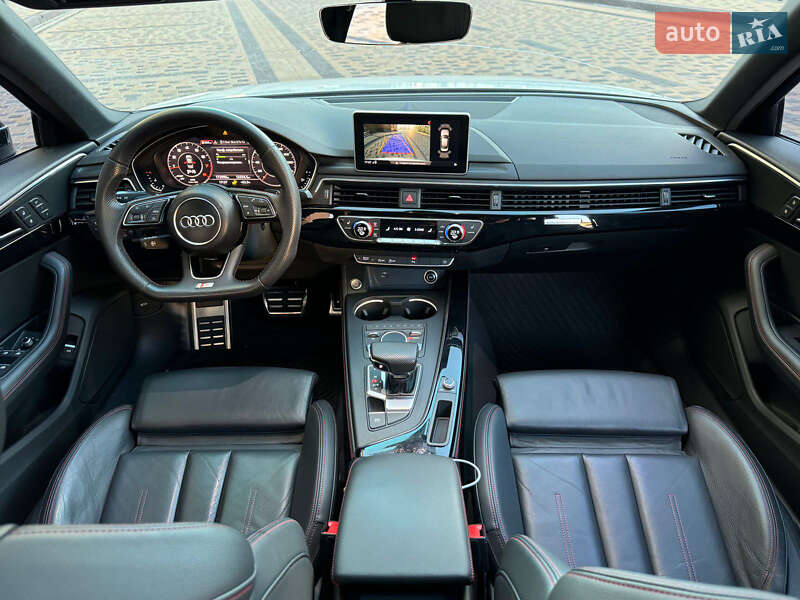 Седан Audi A4 2019 в Львові