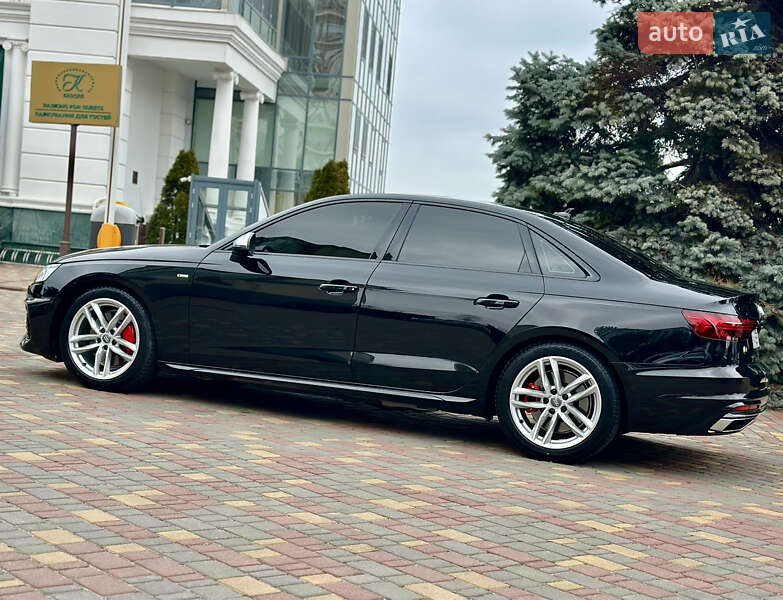Седан Audi A4 2022 в Одесі
