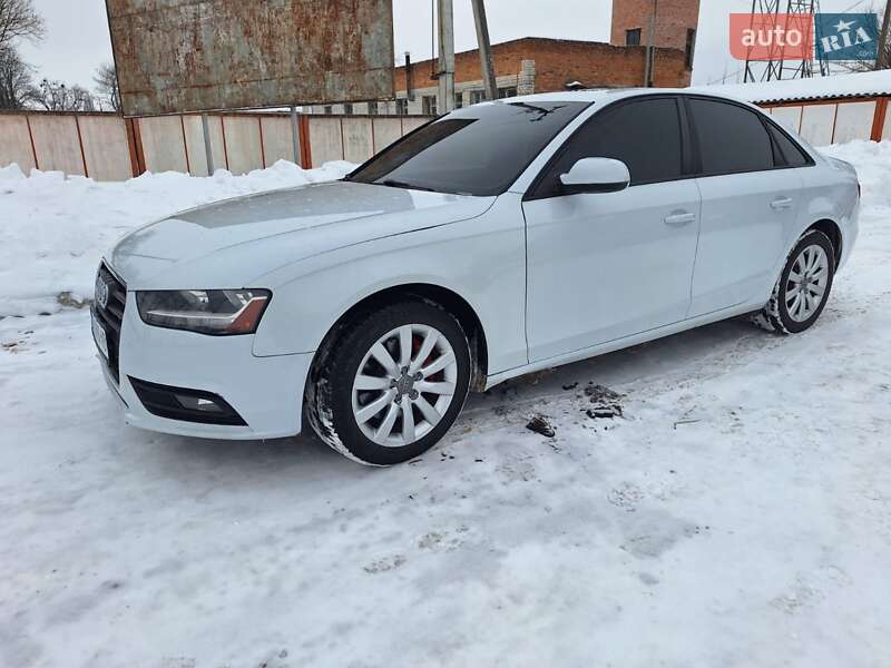 Седан Audi A4 2013 в Коростене