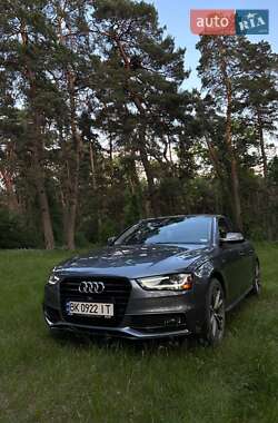 Седан Audi A4 2015 в Ровно