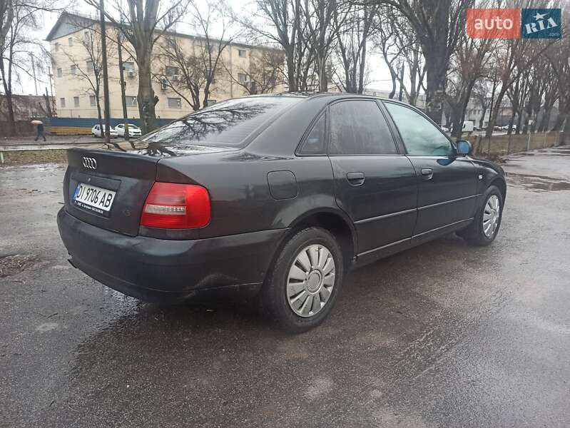 Седан Audi A4 1999 в Запорожье