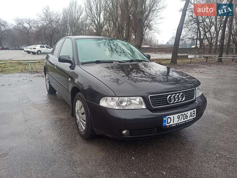 Седан Audi A4 1999 в Запорожье