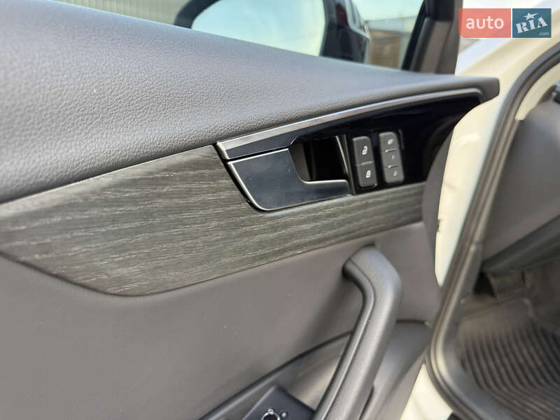 Седан Audi A4 2020 в Киеве