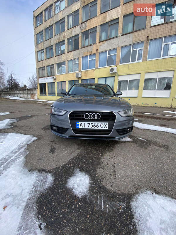 Седан Audi A4 2012 в Ставищі