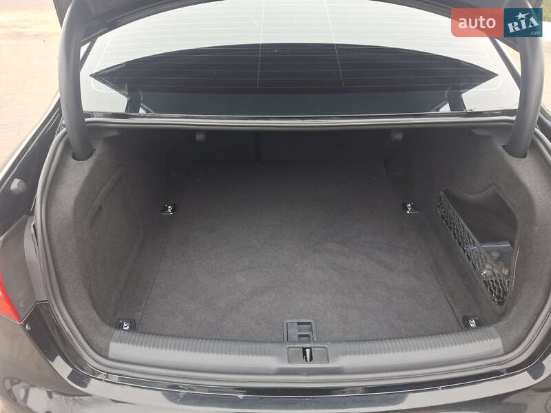 Седан Audi A4 2015 в Каменец-Подольском