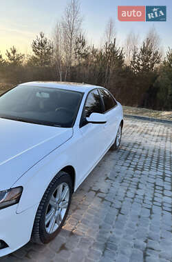 Седан Audi A4 2010 в Николаеве