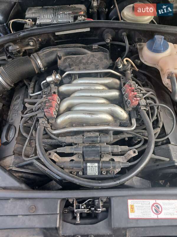 Седан Audi A4 1996 в Дніпрі