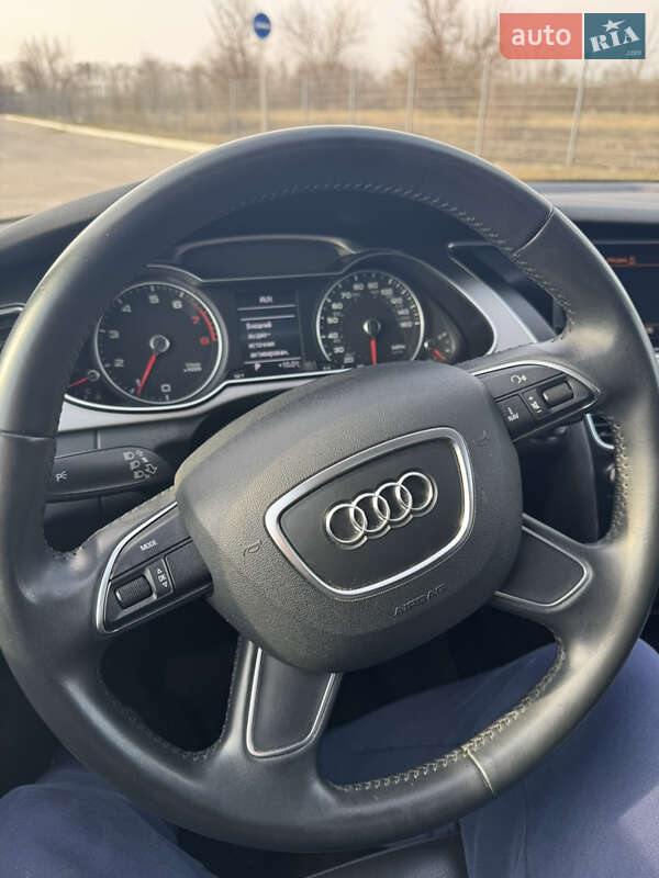 Седан Audi A4 2014 в Днепре