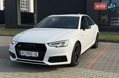 Седан Audi A4 2017 в Мукачево