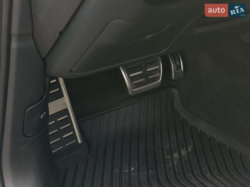 Седан Audi A4 2017 в Мукачево