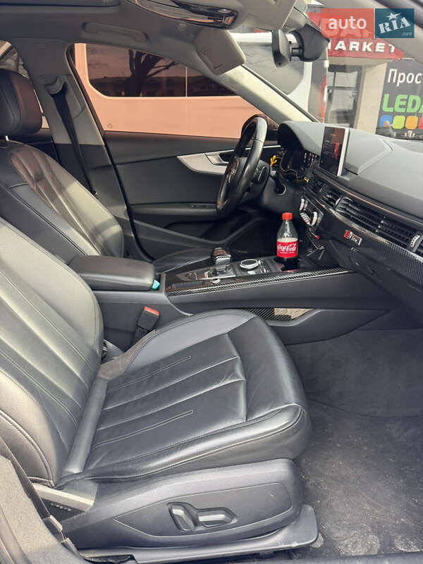 Седан Audi A4 2017 в Виноградове