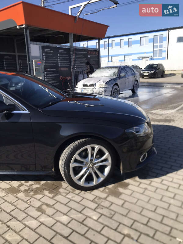 Седан Audi A4 2011 в Львові