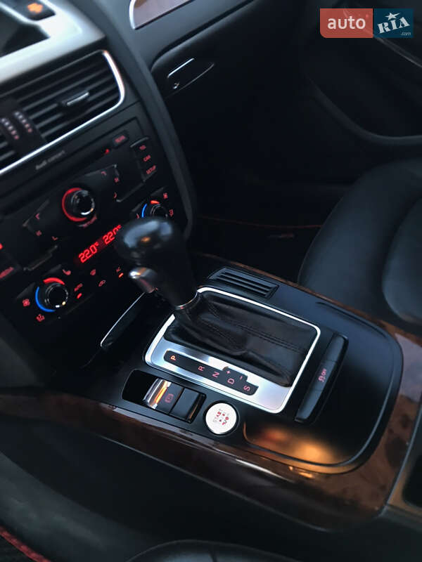 Седан Audi A4 2011 в Львові