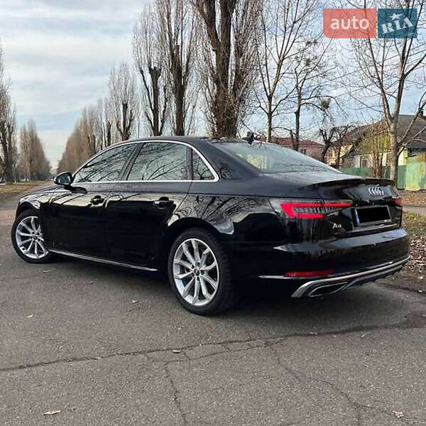 Седан Audi A4 2018 в Киеве