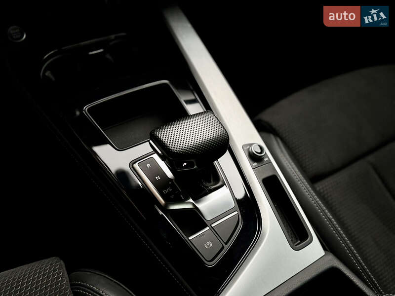 Седан Audi A4 2020 в Киеве