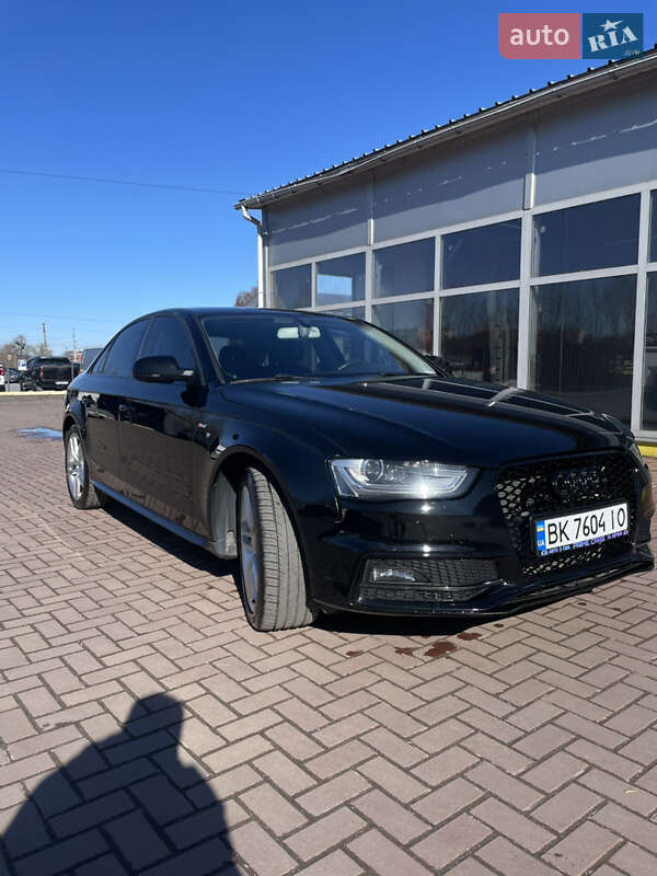 Седан Audi A4 2015 в Рівному