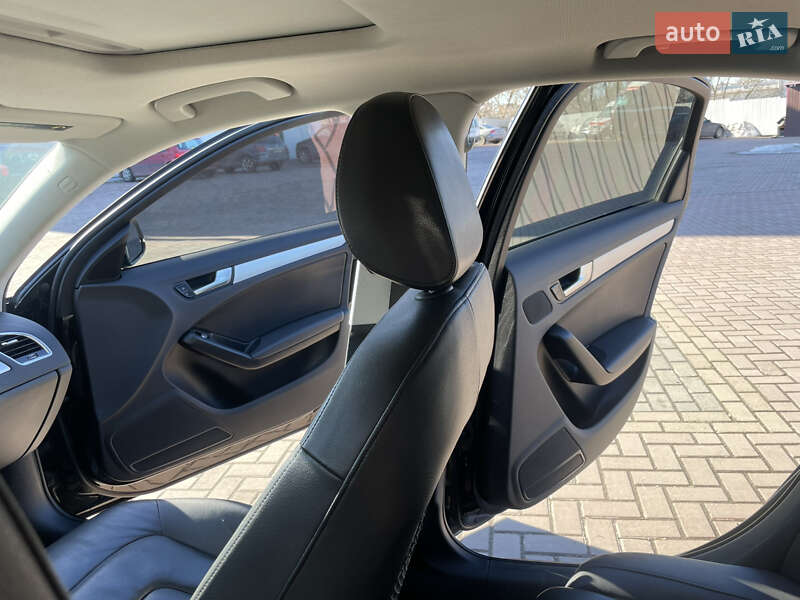 Седан Audi A4 2015 в Рівному