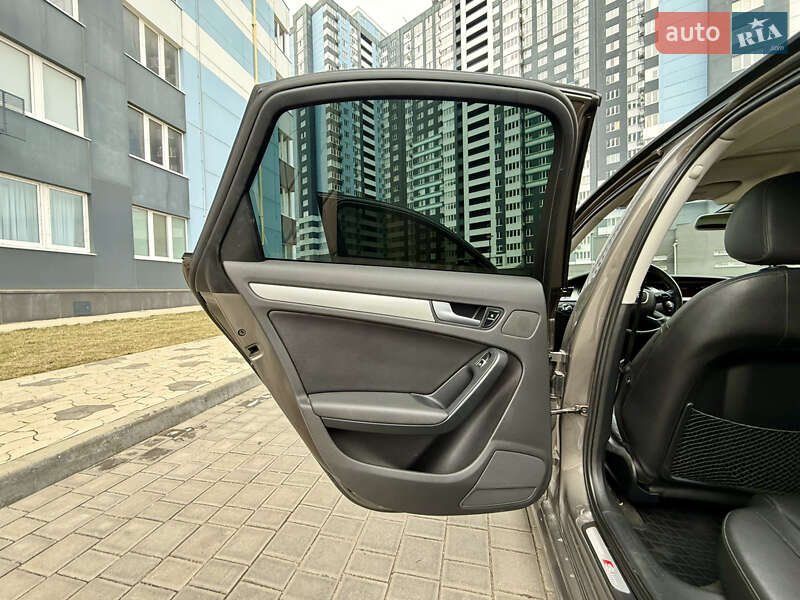 Седан Audi A4 2014 в Одесі