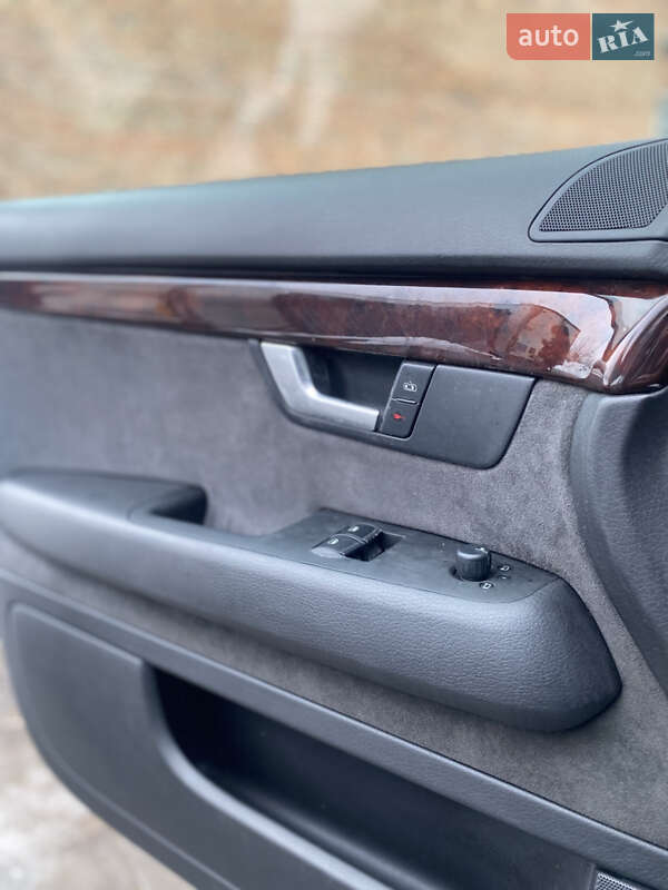 Седан Audi A4 2005 в Староконстантинове