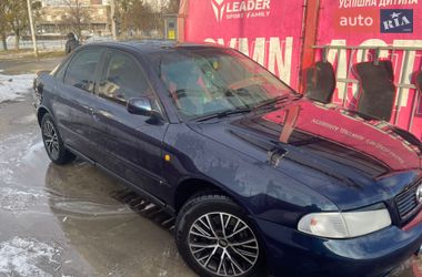 Седан Audi A4 1997 в Чернівцях