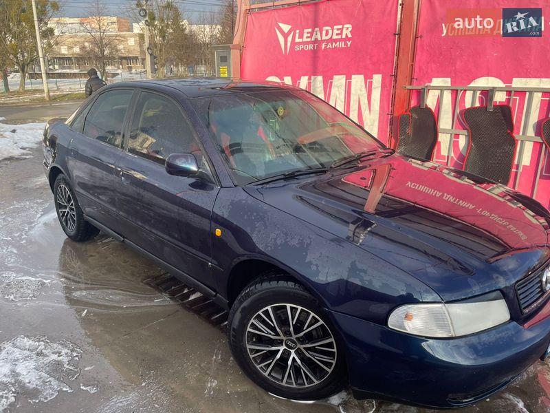 Седан Audi A4 1997 в Черновцах