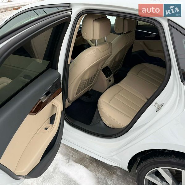 Седан Audi A4 2017 в Глухове