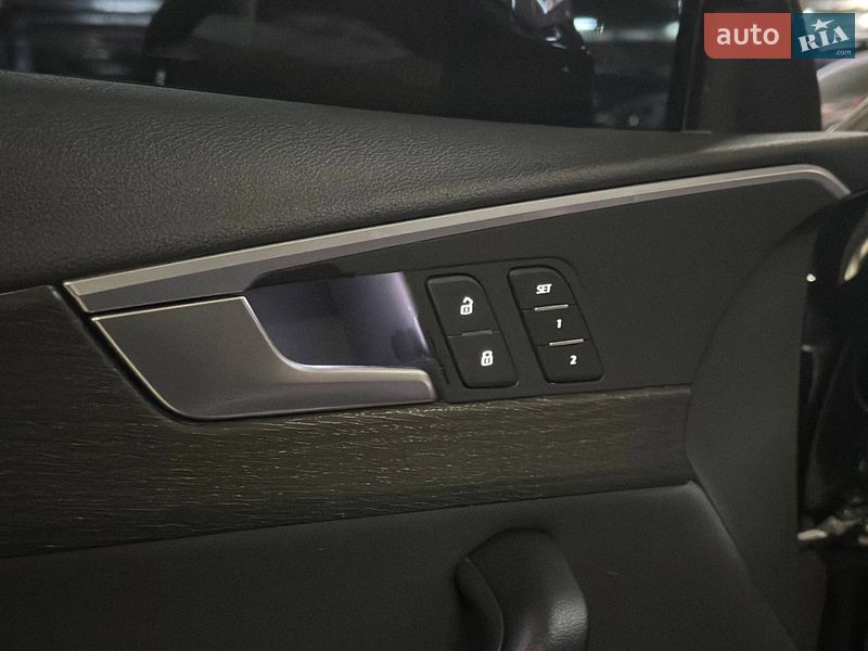 Седан Audi A4 2016 в Днепре