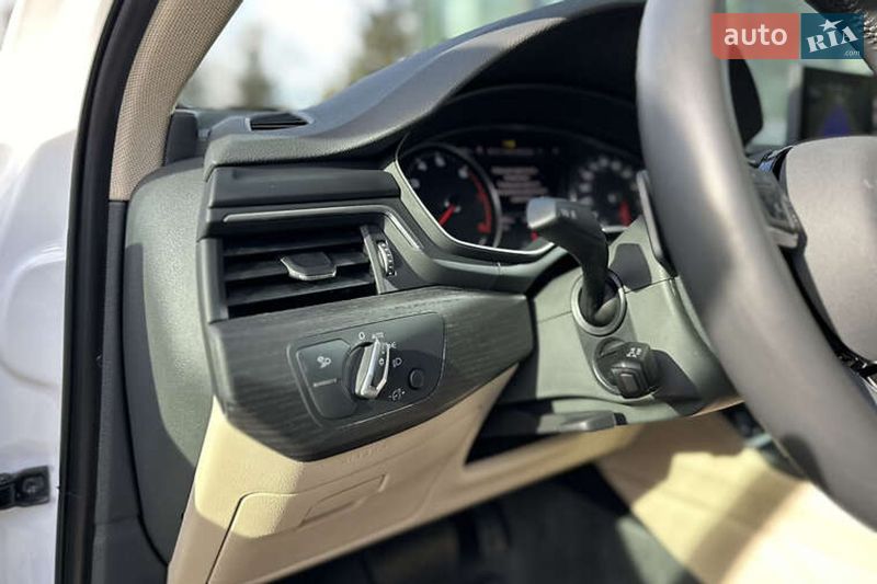 Седан Audi A4 2019 в Киеве