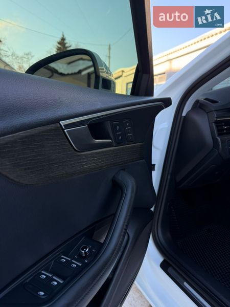 Седан Audi A4 2019 в Чернигове
