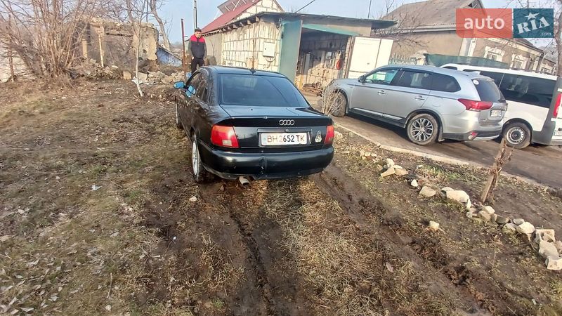 Седан Audi A4 1996 в Вознесенске