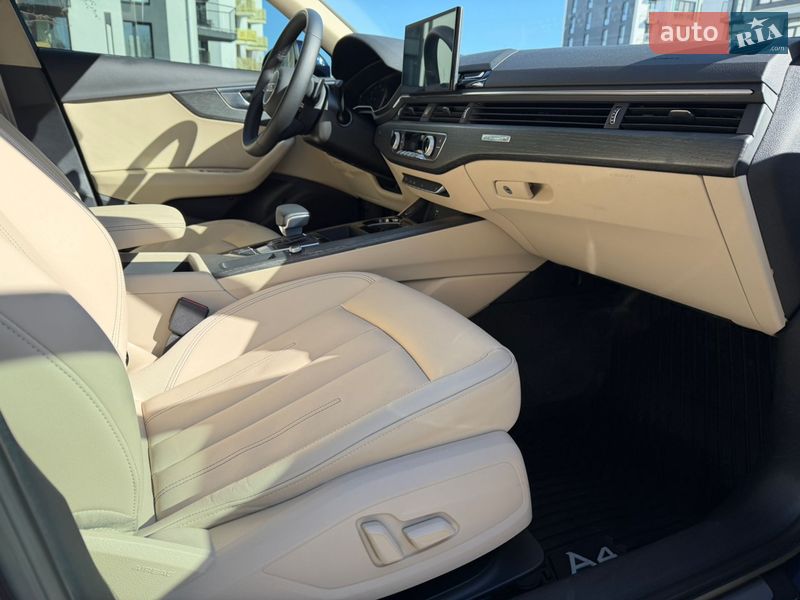 Седан Audi A4 2022 в Киеве