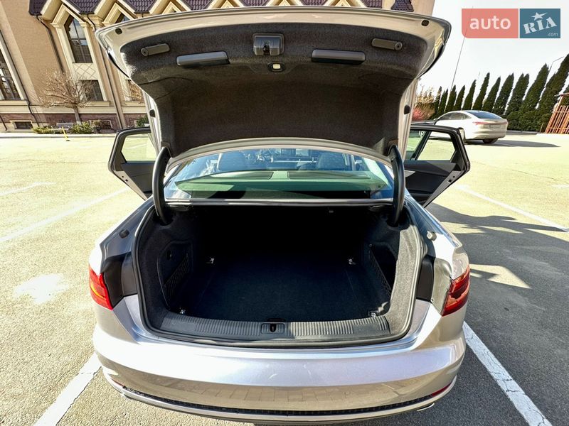 Седан Audi A4 2018 в Києві