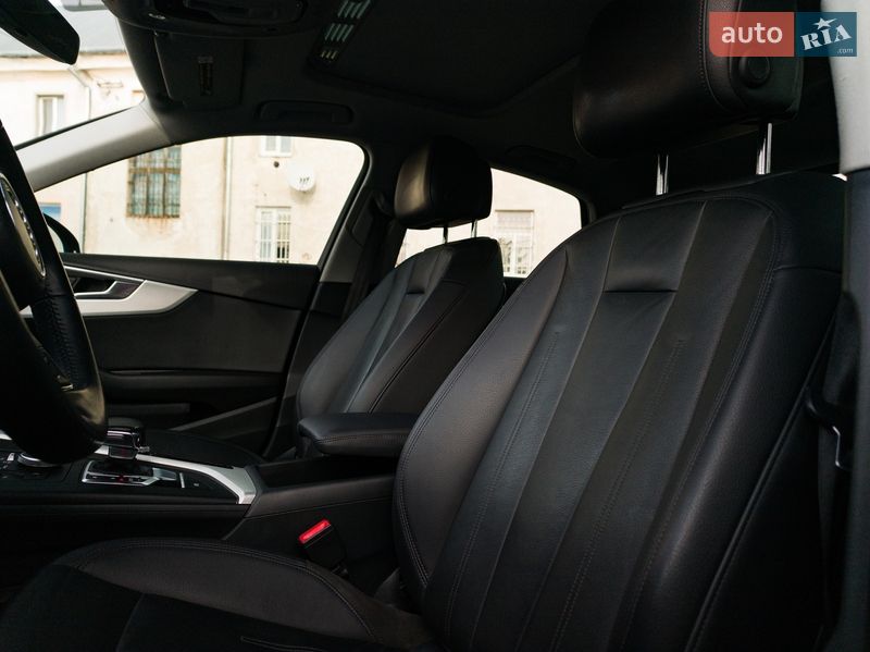 Седан Audi A4 2015 в Львове