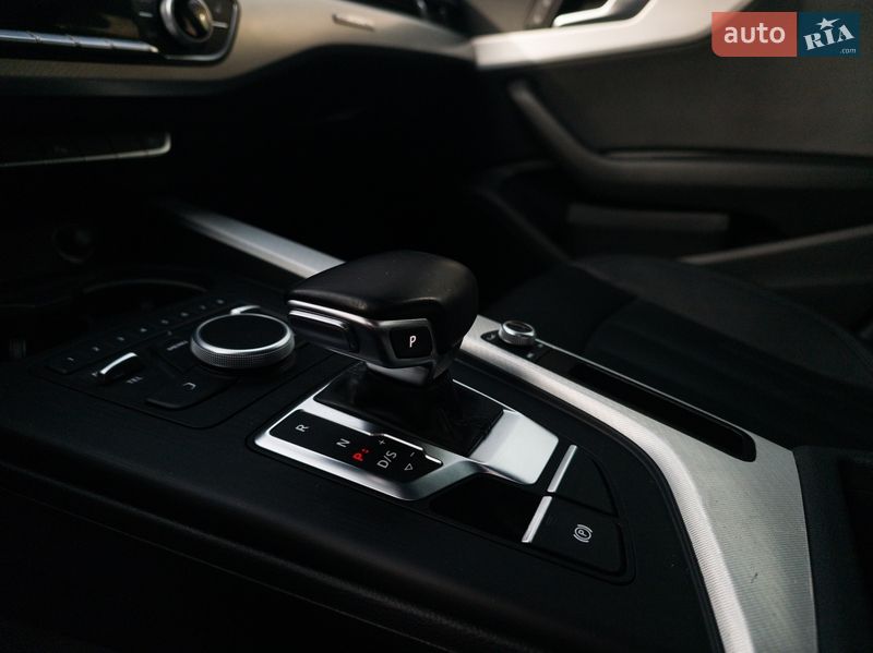 Седан Audi A4 2015 в Львове