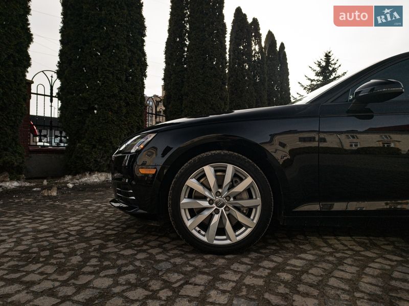 Седан Audi A4 2015 в Львове