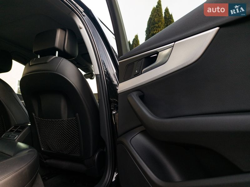 Седан Audi A4 2015 в Львове