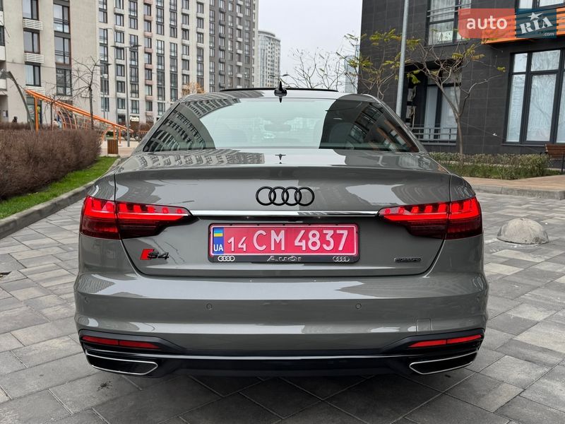 Седан Audi A4 2022 в Києві