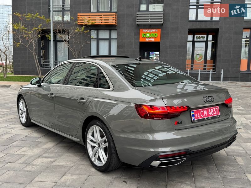 Седан Audi A4 2022 в Києві