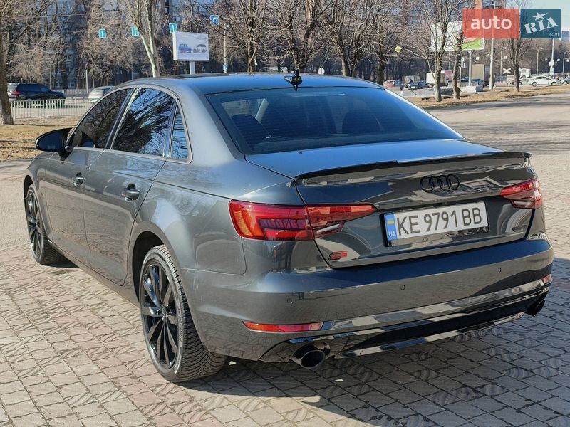 Седан Audi A4 2016 в Дніпрі