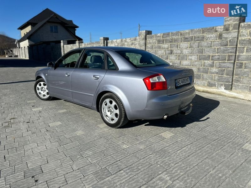 Седан Audi A4 2004 в Надворной