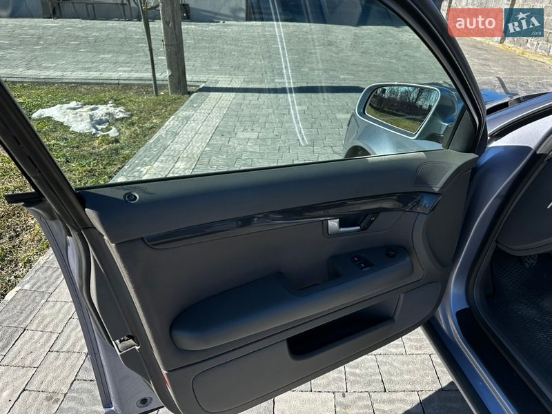 Седан Audi A4 2004 в Надворной