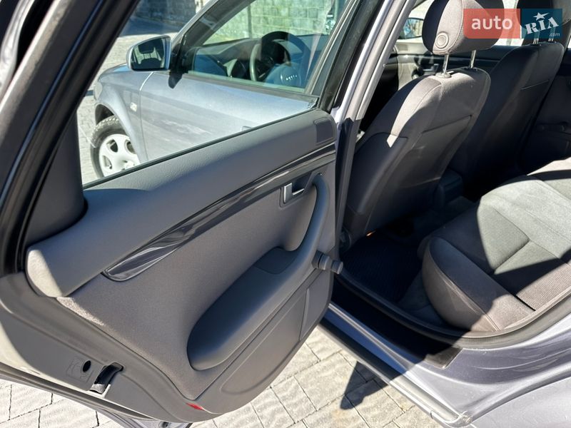 Седан Audi A4 2004 в Надворной