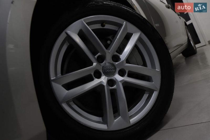 Седан Audi A4 2017 в Дрогобыче